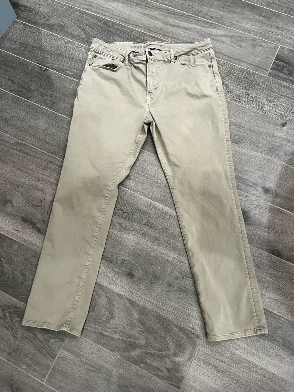 American Eagle Outfitters Men'sFlex Fit Khaki Pants